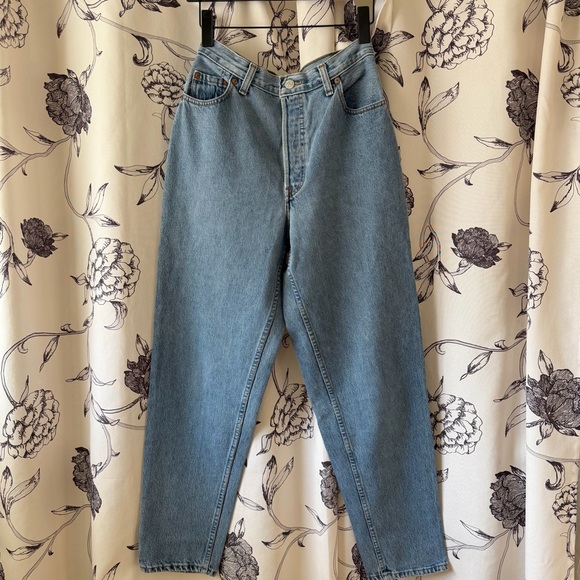 Vintage Levi 501 Jeans - Picture 2 of 5